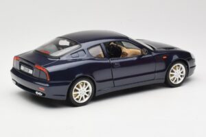 Maserati 3200 GT Fekete Bburago 1:18 3371 Fém – 3. kép a 8-ből