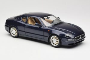 Maserati 3200 GT Fekete Bburago 1:18 3371 Fém – 6. kép a 8-ből