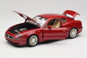 Maserati 3200 GT Sötétvörös Bburago 1:18 3341-M2 Fém – 2. kép a 8-ből