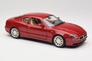 Maserati 3200 GT Sötétvörös Bburago 1:18 3341-M2 Fém – 6. kép a 8-ből