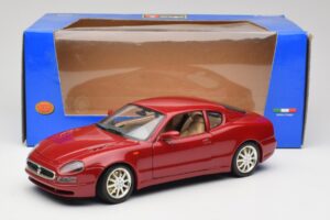 Maserati 3200 GT Sötétvörös Bburago 1:18 3341-M2 Fém – 8. kép a 8-ből