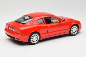 Maserati 3200 GT Piros Bburago 1:18 3341 Fém – 3. kép a 8-ből