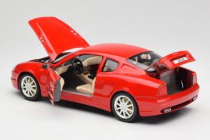 Maserati 3200 GT Rosso Mondiale Bburago 1:18 3341-M1 Fém – 5. kép a 8-ből