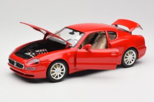 Maserati 3200 GT Piros Különleges Gyűjtemény Bburago 1:18 30071 Fém – 2. kép a 8-ből