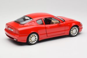 Maserati 3200 GT Piros Különleges Gyűjtemény Bburago 1:18 30071 Fém – 3. kép a 8-ből