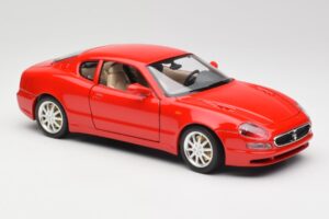 Maserati 3200 GT Piros Különleges Gyűjtemény Bburago 1:18 30071 Fém – 6. kép a 8-ből