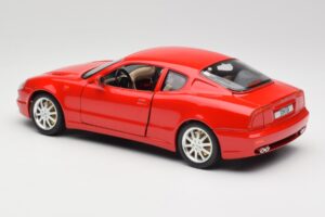 Maserati 3200 GT Piros Különleges Gyűjtemény Bburago 1:18 30071 Fém – 7. kép a 8-ből