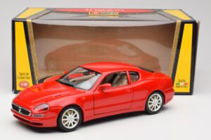 Maserati 3200 GT Piros Különleges Gyűjtemény Bburago 1:18 30071 Fém – 8. kép a 8-ből