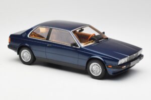 Maserati Biturbo Coupe Sötétkék Metál Minichamps 1:18 107123500 Fém – 4. kép a 6-ből