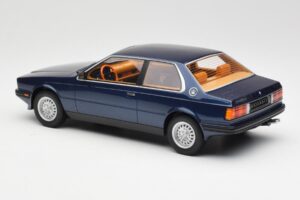 Maserati Biturbo Coupe Sötétkék Metál Minichamps 1:18 107123500 Fém – 5. kép a 6-ből