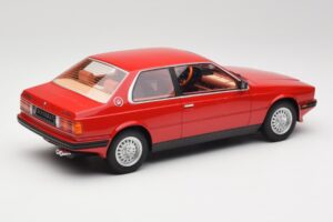 Maserati BiTurbo Coupe Rosso Corsa Minichamps 1:18 107123501 Gyanta – 2. kép a 6-ből