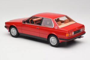 Maserati BiTurbo Coupe Rosso Corsa Minichamps 1:18 107123501 Gyanta – 5. kép a 6-ből