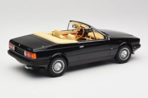 Maserati BiTurbo Spyder Fekete Minichamps 1:18 107123531 Gyanta – 2. kép a 6-ből