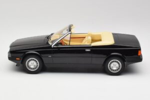 Maserati BiTurbo Spyder Fekete Minichamps 1:18 107123531 Gyanta – 3. kép a 6-ből