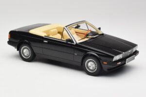 Maserati BiTurbo Spyder Fekete Minichamps 1:18 107123531 Gyanta – 4. kép a 6-ből