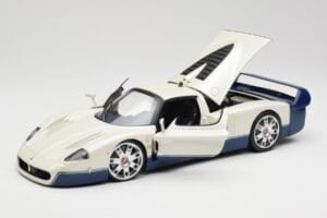 Maserati MC12 Fehér Kék Hot Wheels 1:18 G7158 Fém – 2. kép a 8-ből