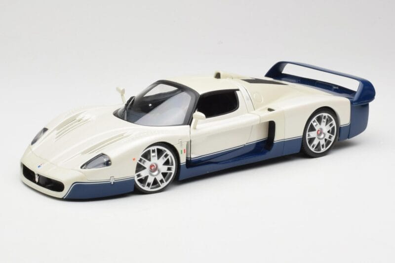 Maserati MC12 Fehér Kék Hot Wheels 1:18 G7158 Fém