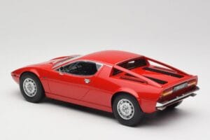 Maserati Merak Piros Minichamps 1:18 107123761 Gyanta – 5. kép a 6-ből