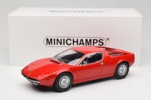 Maserati Merak Piros Minichamps 1:18 107123761 Gyanta – 6. kép a 6-ből