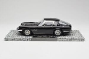 Maserati Mistral Fekete Minichamps 1:18 107123421 Gyanta – 3. kép a 6-ből