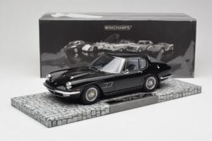 Maserati Mistral Fekete Minichamps 1:18 107123421 Gyanta – 6. kép a 6-ből