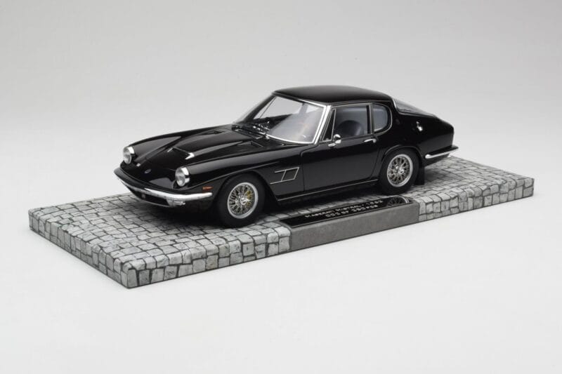 Maserati Mistral Fekete Minichamps 1:18 107123421 Gyanta