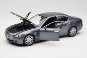 Maserati Quattroporte Blue Metallic Hot Wheels 1:18 B7003 Fém – 2. kép a 8-ből
