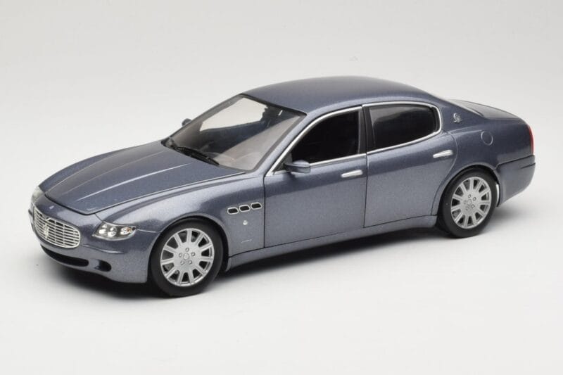 Maserati Quattroporte Blue Metallic Hot Wheels 1:18 B7003 Fém