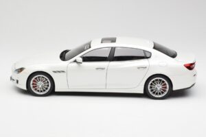 Maserati Quattroporte VI GTS Alpine Fehér AUTOart 1:18 75808 Fém – 4. kép a 8-ből