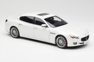 Maserati Quattroporte VI GTS Alpine Fehér AUTOart 1:18 75808 Fém – 6. kép a 8-ből