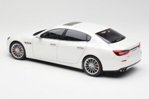 Maserati Quattroporte VI GTS Alpine Fehér AUTOart 1:18 75808 Fém – 7. kép a 8-ből