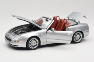 Maserati Spyder Ezüst Maisto 1:18 31667 Fém – 2. kép a 8-ből