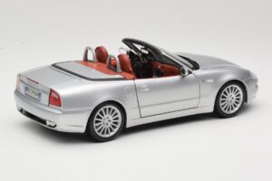Maserati Spyder Ezüst Maisto 1:18 31667 Fém – 3. kép a 8-ből