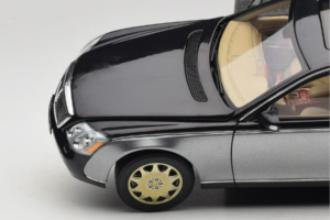Maybach 57 SWB Caspian Black Himalayas Grey AUTOart 1:18 76151 Fém – 8. kép a 9-ből