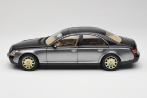 Maybach 57 SWB Caspian Black Himalayas Grey AUTOart 1:18 76151 Fém – 4. kép a 9-ből