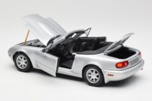 Mazda MX-5 Miata NA Highlight Ezüst Gate 1:18 1015 Fém – 5. kép a 8-ből