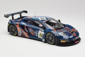 McLaren 12C GT3 #88 Von Ryan Racing A. Barff / T. Goodwin / B. Senna Spa 24 Hours 2013 Minichamps 1:18 151131388 Fém – 4. kép a 6-ből