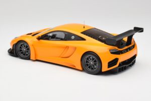McLaren 12C GT3 Papaya Narancssárga Minichamps 1:18 151121391 Fém – 5. kép a 6-ből