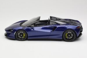 McLaren Artura Spider Lila GT Spirit 1:18 GT515 Gyanta – 3. kép a 6-ből
