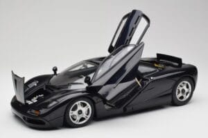 McLaren F1 Blue Metallic Minichamps 1:12 530133130 Fém – 2. kép a 8-ből