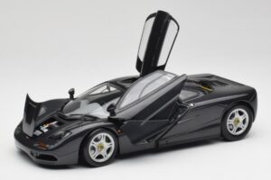 McLaren F1 Carbon Fekete Metál Minichamps 1:18 530133420 Fém – 2. kép a 8-ből