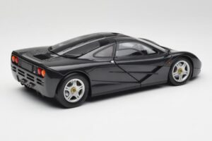 McLaren F1 Carbon Fekete Metál Minichamps 1:18 530133420 Fém – 3. kép a 8-ből