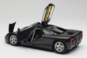 McLaren F1 Carbon Fekete Metál Minichamps 1:18 530133420 Fém – 5. kép a 8-ből