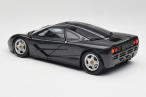 McLaren F1 Carbon Fekete Metál Minichamps 1:18 530133420 Fém – 7. kép a 8-ből
