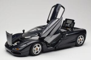 McLaren F1 Dark Blue Metallic Minichamps 1:12 530133128 Fém – 2. kép a 9-ből