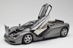 McLaren F1 Dark Silver Minichamps 1:12 530133124 Fém – 2. kép a 8-ből
