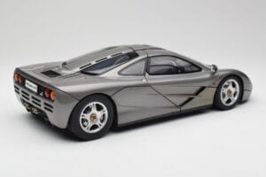 McLaren F1 Dark Silver Minichamps 1:12 530133124 Fém – 3. kép a 8-ből