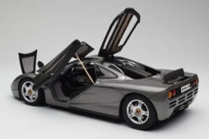 McLaren F1 Dark Silver Minichamps 1:12 530133124 Fém – 5. kép a 8-ből
