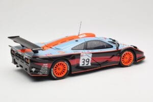 McLaren F1 GTR #39 Gulf R. Bellm / A. Gilbert / M. Sekiya 24 Hours of Le Mans 1997 UT Models 1:18 39725 Fém – 3. kép a 8-ből