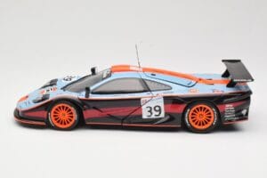 McLaren F1 GTR #39 Gulf R. Bellm / A. Gilbert / M. Sekiya 24 Hours of Le Mans 1997 UT Models 1:18 39725 Fém – 4. kép a 8-ből
